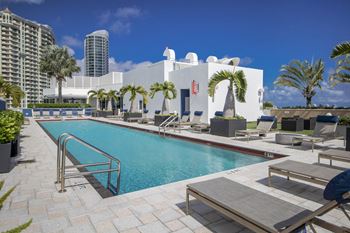 18Th floor pool with day beds & lounges